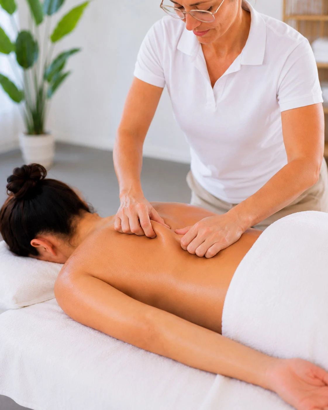 Bindegewebsmassage im Massage Zentrum für Stans – Rücken und Faszien